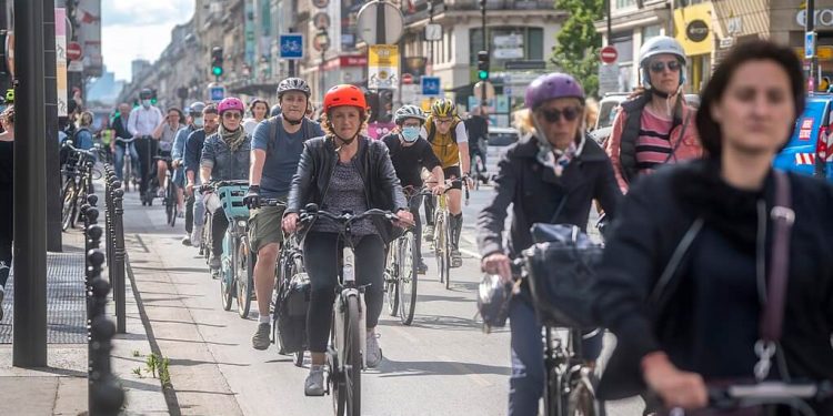 Menos de trinta dias para inicio dos Jogos Olimpicos, Paris dá uma bela demonstração de mobilidade urbana…