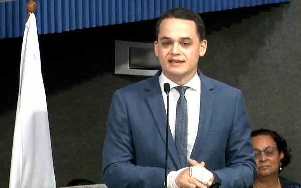 Pazolini reassume a prefeitura na capital Vitória