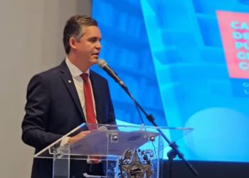 Em tarde de cultura Gilson Daniel lota o Palácio Anchieta, lança livro e  confirma sua força política no Espírito Santo