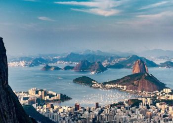 Mais de 8 milhões de turistas estrangeiros desembarcaram no Brasil neste ano.